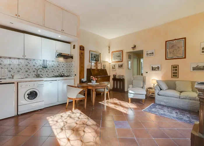 Charming By The Colosseum Apartament *