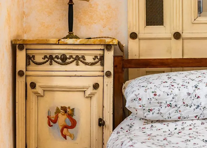 Charming By The Colosseum Apartment Rome